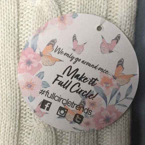 NWT Full Circle Trends Cream Cropped Cable-Front V-Neck Sweater Vest Size XL - Picture 5 of 6